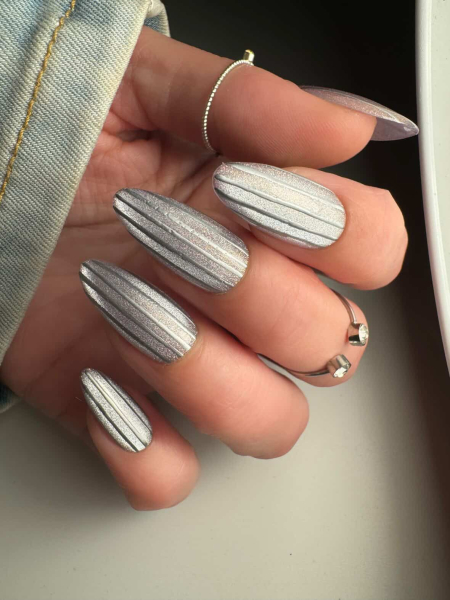 Ribbed glass nail art